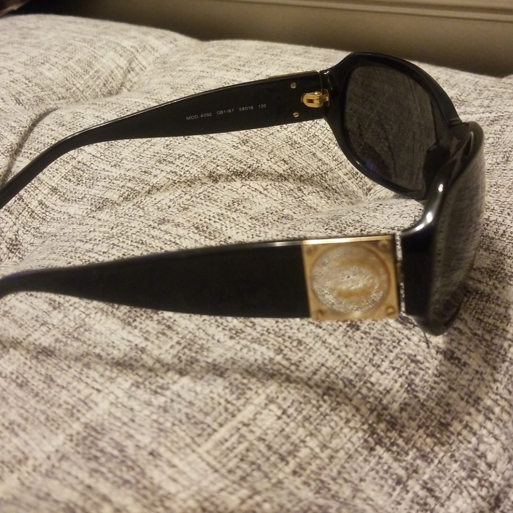 Sunglasses - Picture 3 of 4